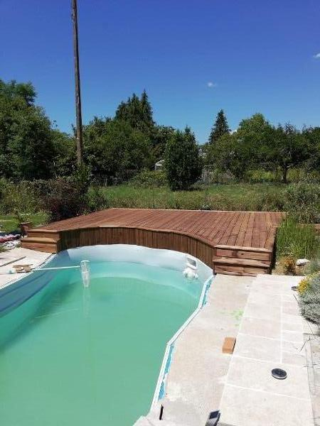 Terrasse en bois, sur plots béton, piscine, résineux autoclave marron