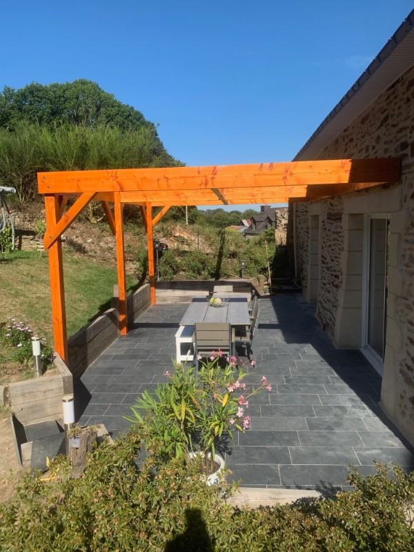 Pergola en bois DOUGLAS, ombragée avec filet coco anti érosion