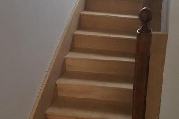 Rénovation d'un quart tournant d'un escalier en bois, chêne massif, à Marzan