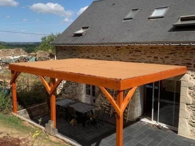 Pergola en bois DOUGLAS, ombragée avec filet coco anti érosion