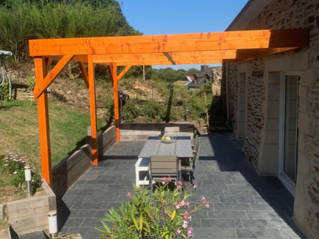 Pergola en bois DOUGLAS, ombragée avec filet coco anti érosion