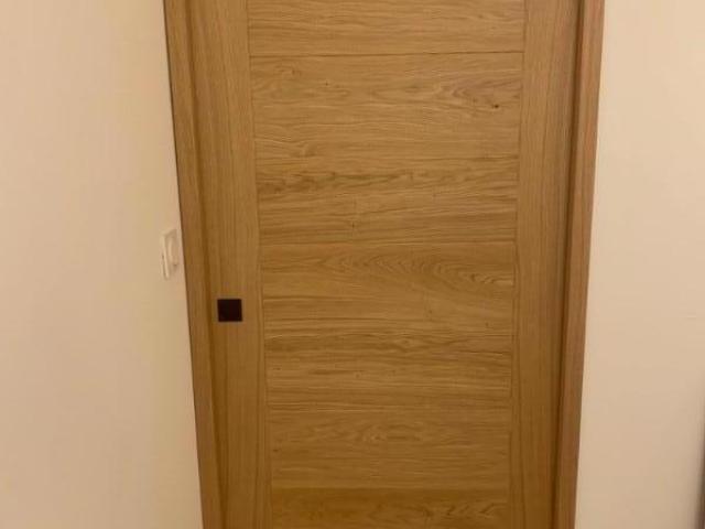 Portes intérieure bois moderne, bois massif et verrière sur mesure.